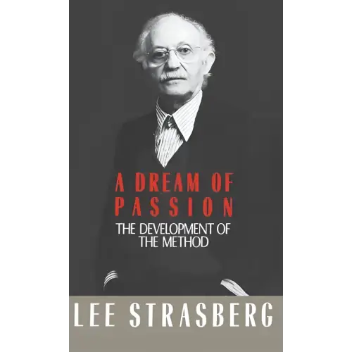 Zwart-wit boekomslag met portret van een man in bril en formele kleding getiteld a dream of passion door lee strasberg